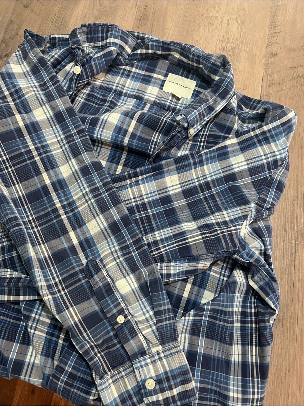 American Eagle Outfitters Men's Blue & White Plaid Button-Down Shirt